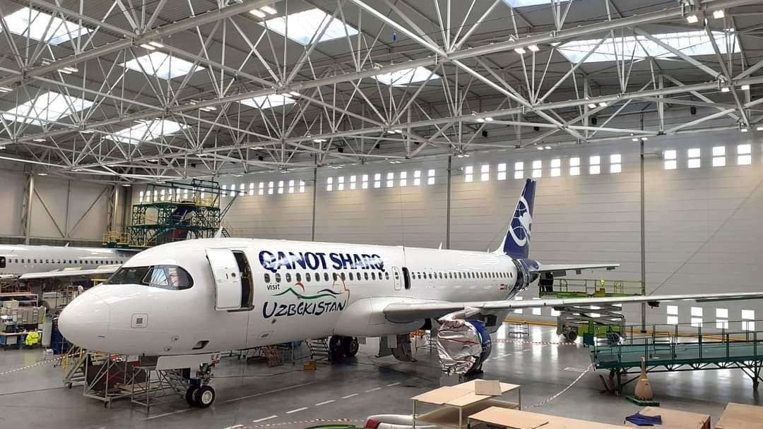 Qanot Sharq Airlines Airbus A320