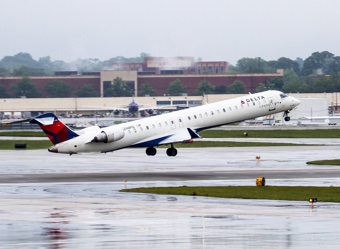 CRJ 900: Details of Canadair regional jet 900, History, Specifications