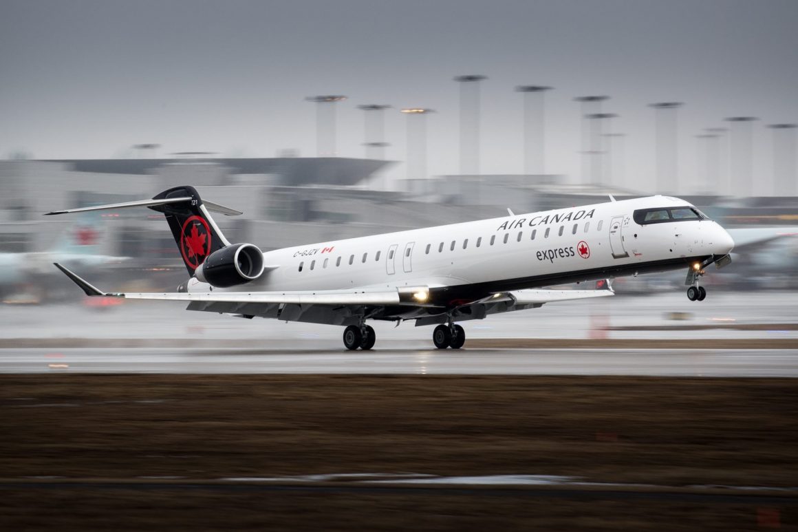 CRJ 900: Details of Canadair regional jet 900, History, Specifications