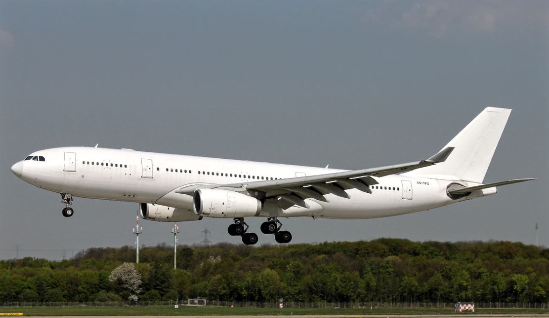 Aircraft painting why are airplanes painted white 
